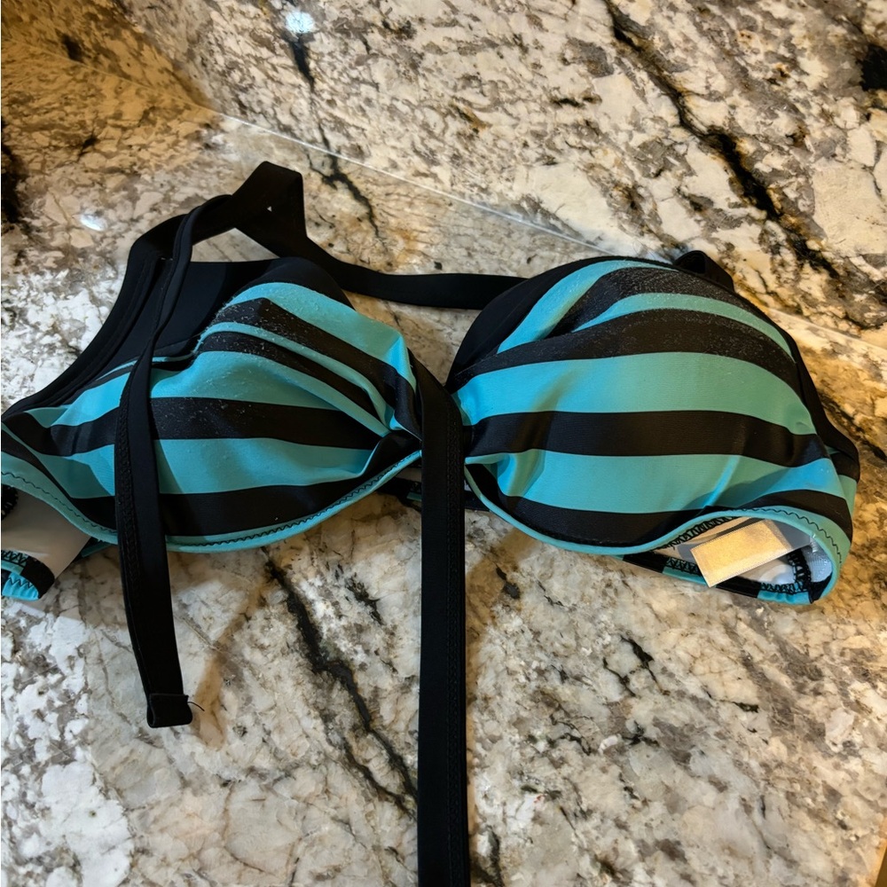 Dressfo women’s bikini top, XL